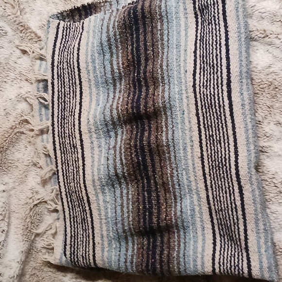 Handmade mexican woven blanket. - Picture 3 of 4